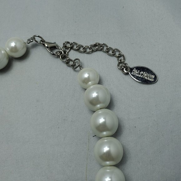 ALI KHAN princess pearls statement neck with crystal encrusted teardrop … - Picture 5 of 7